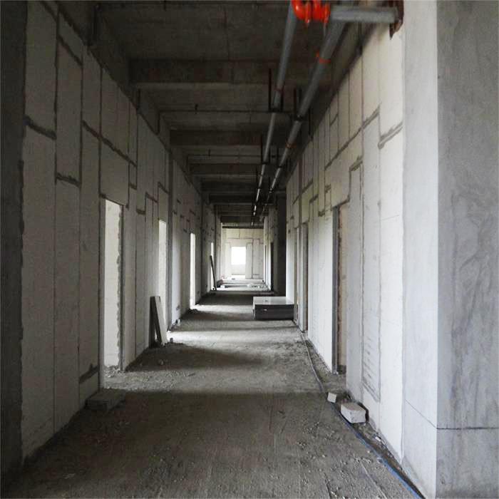 宜春某學校實芯輕質隔墻板安裝現(xiàn)場